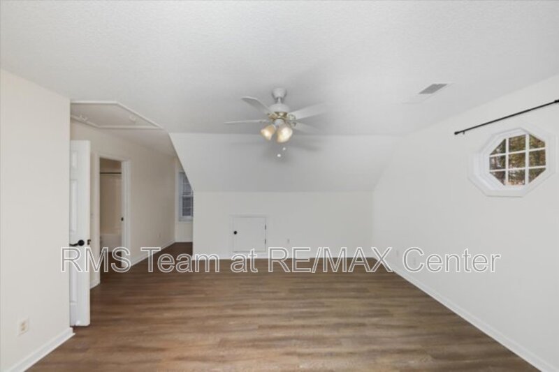 Beautiful 3BR/2BA Traditional Home in Cumming Lake Community! property image