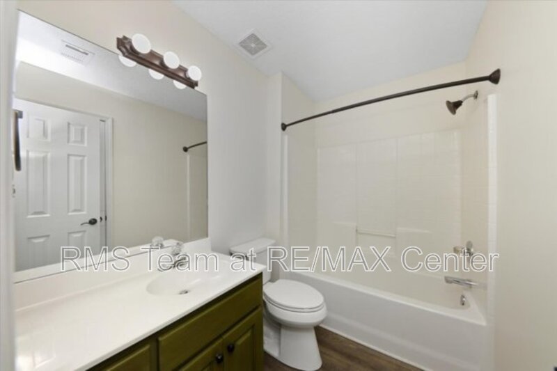 Beautiful 3BR/2BA Traditional Home in Cumming Lake Community! property image