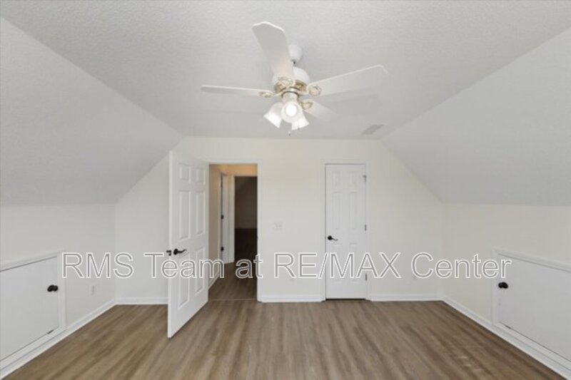 Beautiful 3BR/2BA Traditional Home in Cumming Lake Community! property image