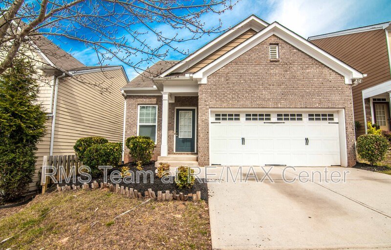 Great 3 Bedroom, 2 Bath Home with a Fenced-In Back Yard! property image