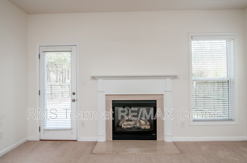 Great 3 Bedroom, 2 Bath Home with a Fenced-In Back Yard! property image