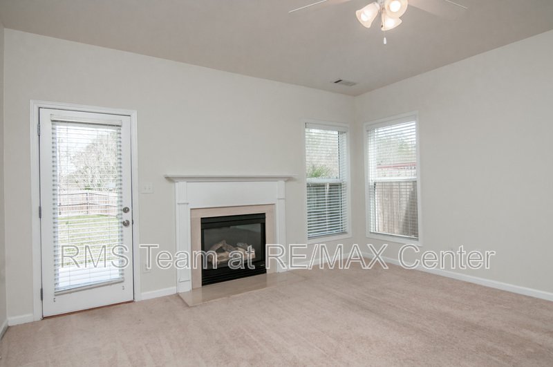 Great 3 Bedroom, 2 Bath Home with a Fenced-In Back Yard! property image