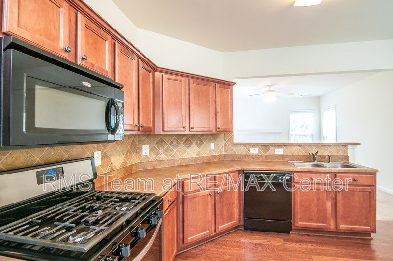 Great 3 Bedroom, 2 Bath Home with a Fenced-In Back Yard! property image