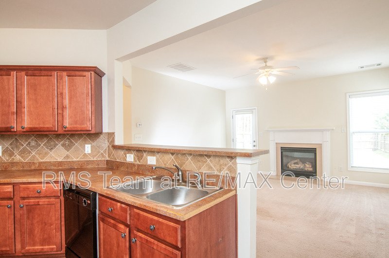 Great 3 Bedroom, 2 Bath Home with a Fenced-In Back Yard! property image