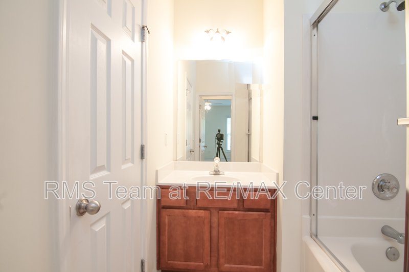 Great 3 Bedroom, 2 Bath Home with a Fenced-In Back Yard! property image