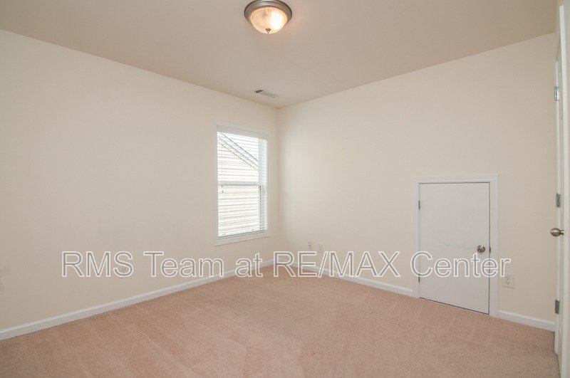 Great 3 Bedroom, 2 Bath Home with a Fenced-In Back Yard! property image