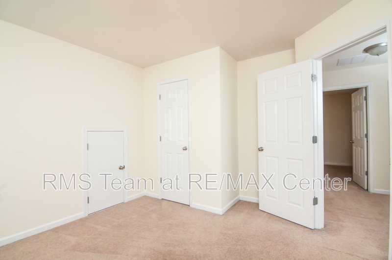 Great 3 Bedroom, 2 Bath Home with a Fenced-In Back Yard! property image