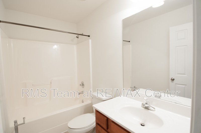 Great 3 Bedroom, 2 Bath Home with a Fenced-In Back Yard! property image