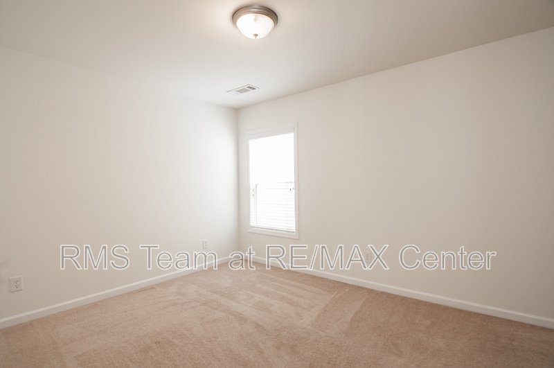 Great 3 Bedroom, 2 Bath Home with a Fenced-In Back Yard! property image