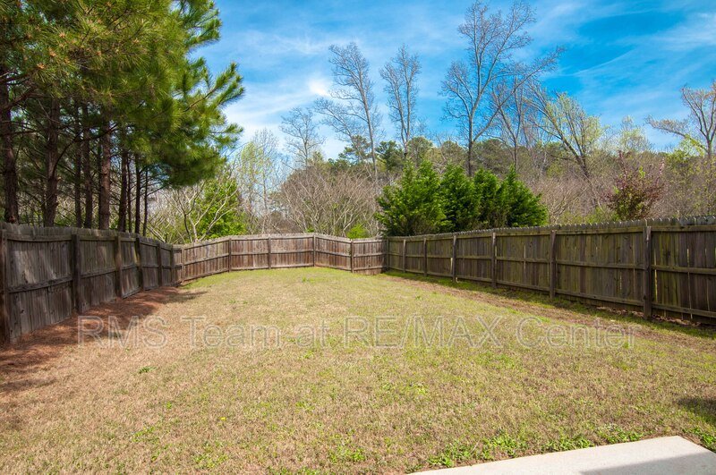 Great 3 Bedroom, 2 Bath Home with a Fenced-In Back Yard! property image