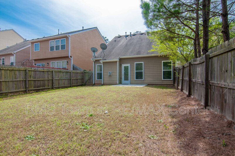 Great 3 Bedroom, 2 Bath Home with a Fenced-In Back Yard! property image