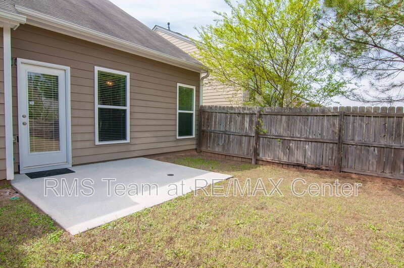 Great 3 Bedroom, 2 Bath Home with a Fenced-In Back Yard! property image