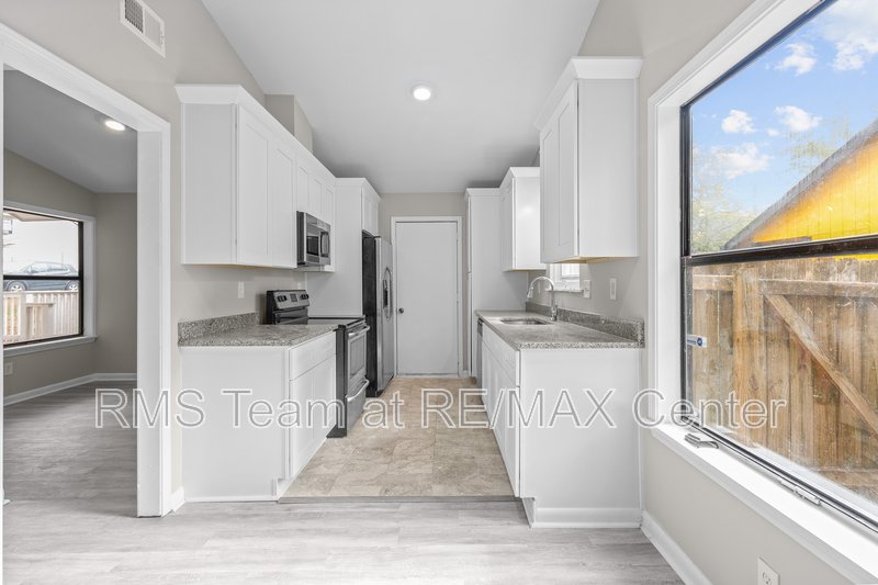 Renovated 3 Bedroom, 2 Full Bathroom Ranch Home property image