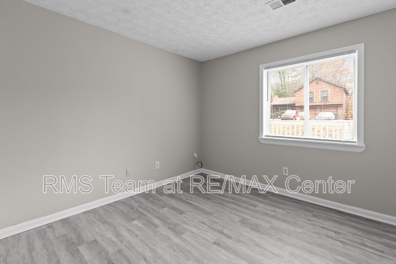 Renovated 3 Bedroom, 2 Full Bathroom Ranch Home property image