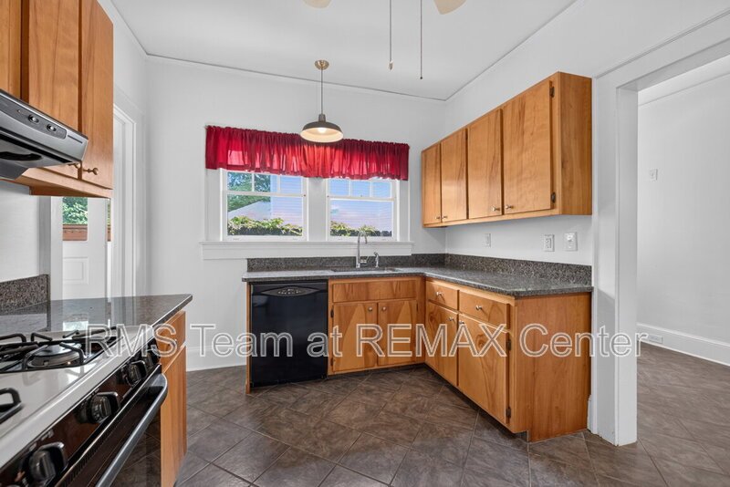 Highly Desirable Midtown High School District! property image
