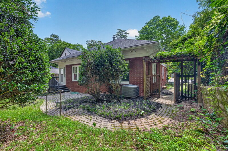 Highly Desirable Midtown High School District! property image