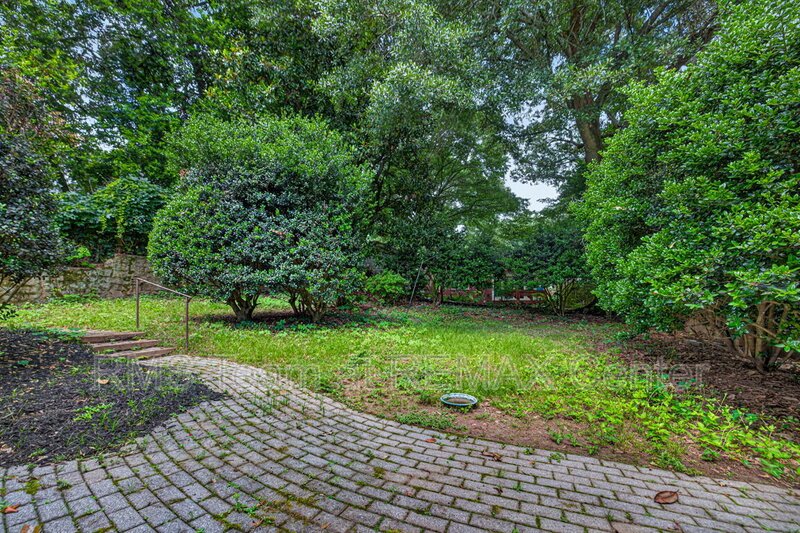 Highly Desirable Midtown High School District! property image