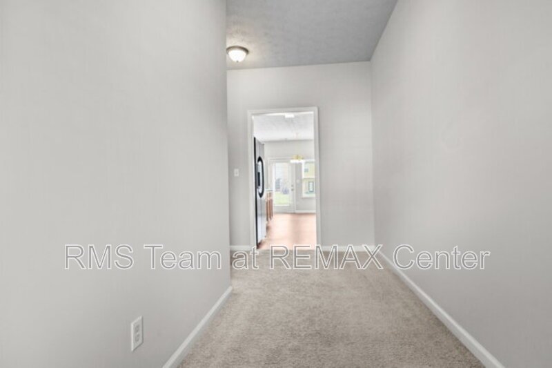 Beautifully maintained end-unit townhome property image