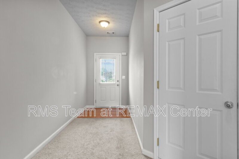 Beautifully maintained end-unit townhome property image