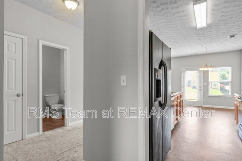 Beautifully maintained end-unit townhome property image