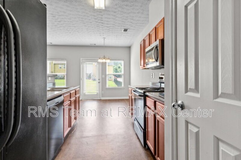 Beautifully maintained end-unit townhome property image