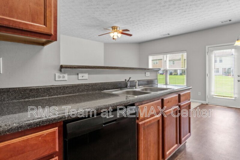 Beautifully maintained end-unit townhome property image