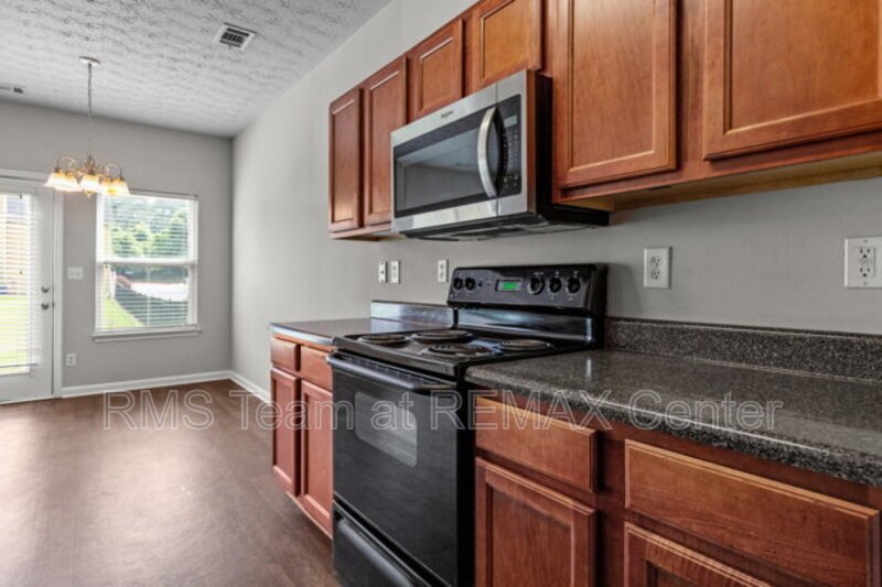 Beautifully maintained end-unit townhome property image