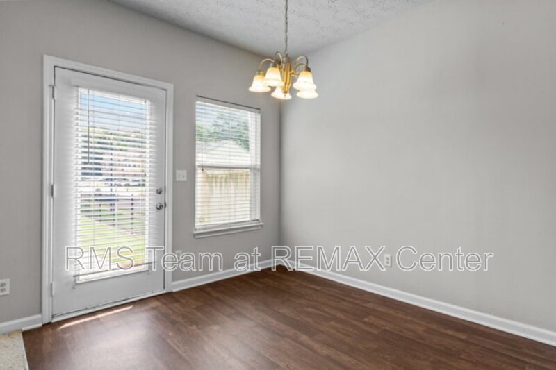 Beautifully maintained end-unit townhome property image