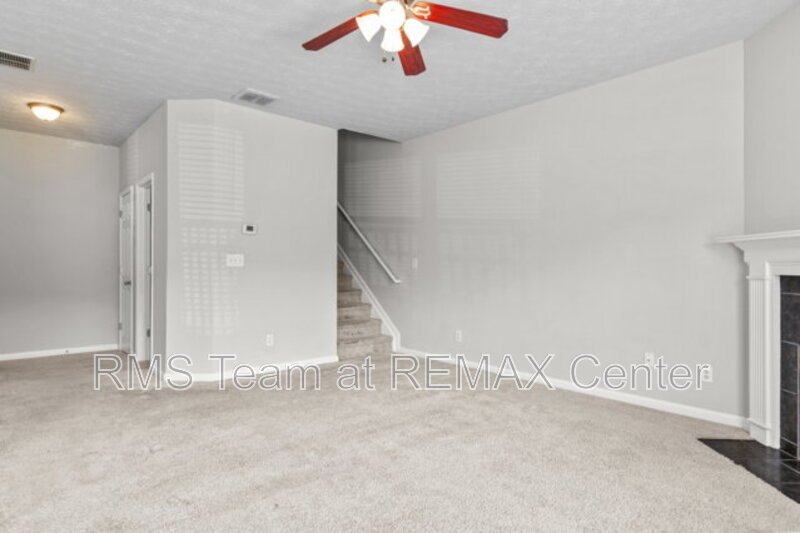Beautifully maintained end-unit townhome property image