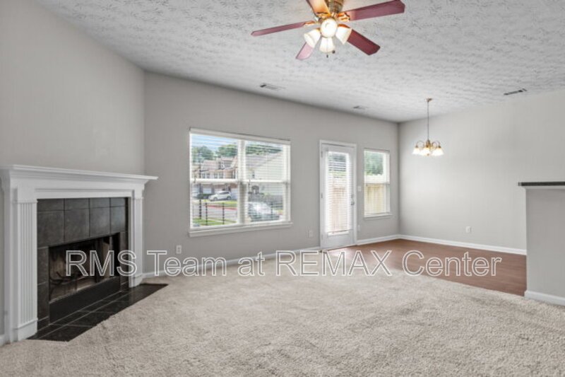 Beautifully maintained end-unit townhome property image