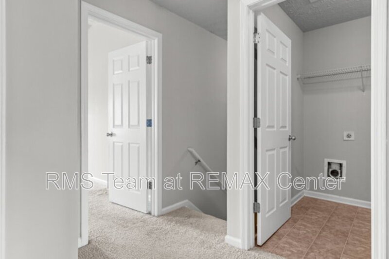 Beautifully maintained end-unit townhome property image