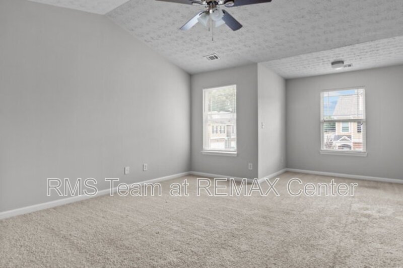 Beautifully maintained end-unit townhome property image