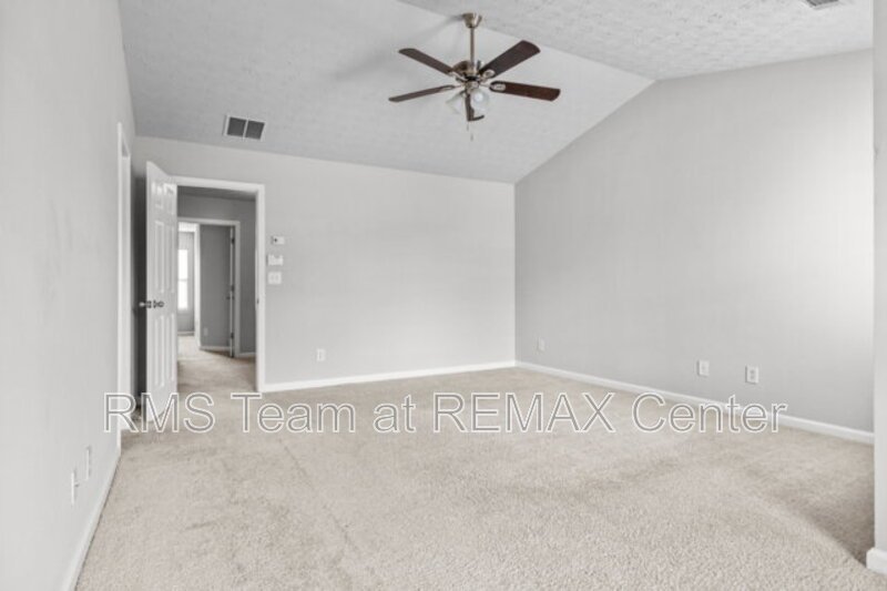 Beautifully maintained end-unit townhome property image