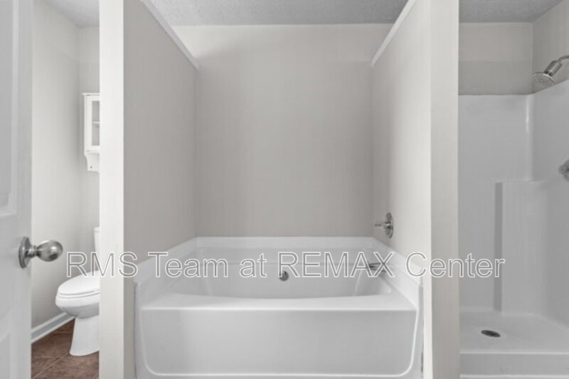 Beautifully maintained end-unit townhome property image