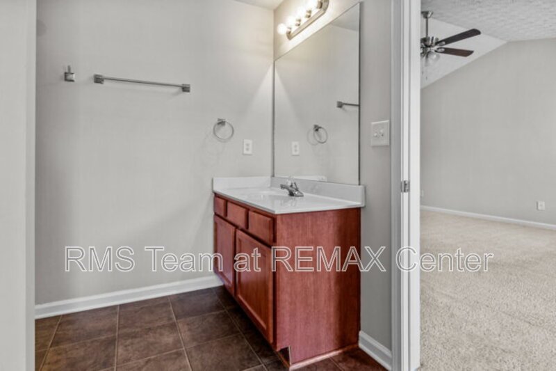 Beautifully maintained end-unit townhome property image