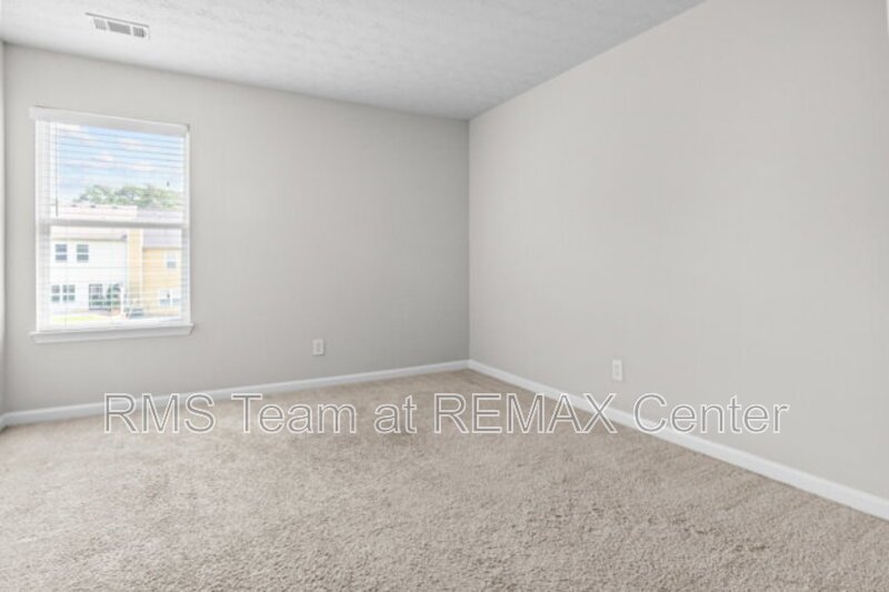 Beautifully maintained end-unit townhome property image
