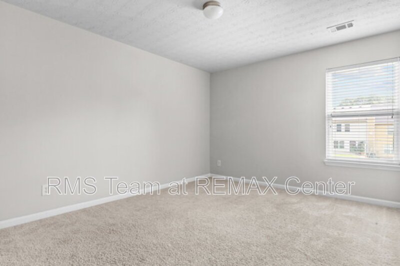 Beautifully maintained end-unit townhome property image
