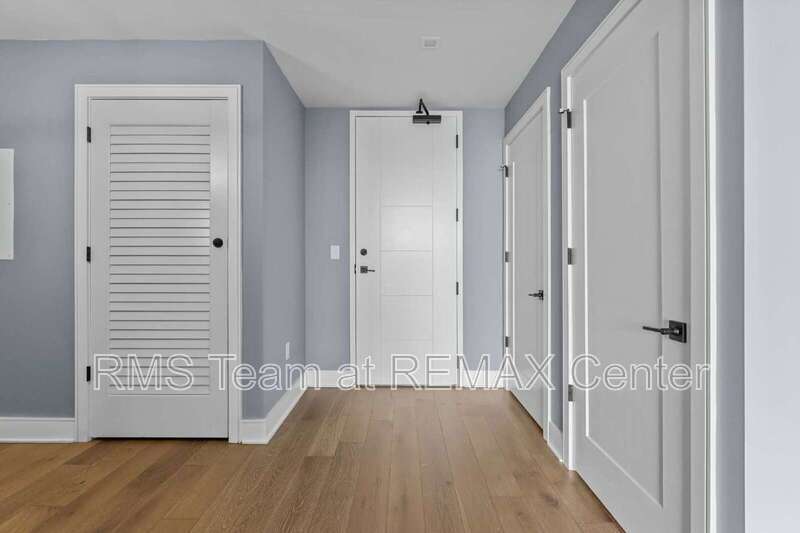 Upscale modern living in W. Midtown's sleekest & tallest High-Rise! property image