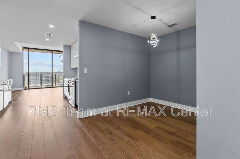 Upscale modern living in W. Midtown's sleekest & tallest High-Rise! property image