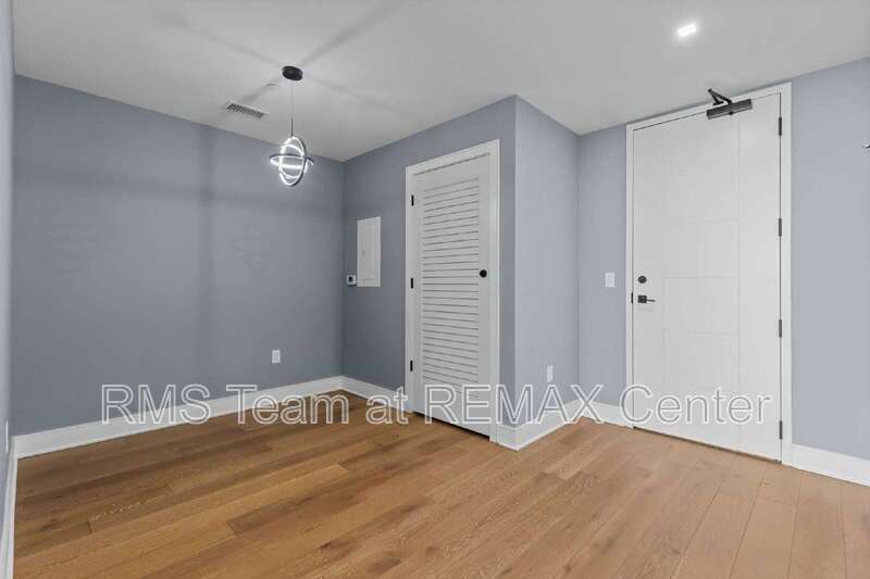 Upscale modern living in W. Midtown's sleekest & tallest High-Rise! property image