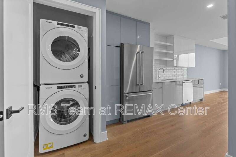 Upscale modern living in W. Midtown's sleekest & tallest High-Rise! property image