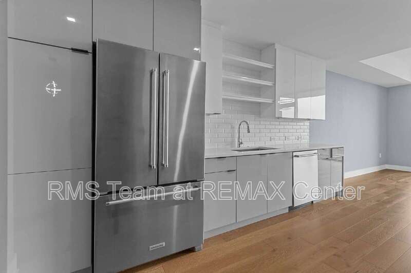 Upscale modern living in W. Midtown's sleekest & tallest High-Rise! property image