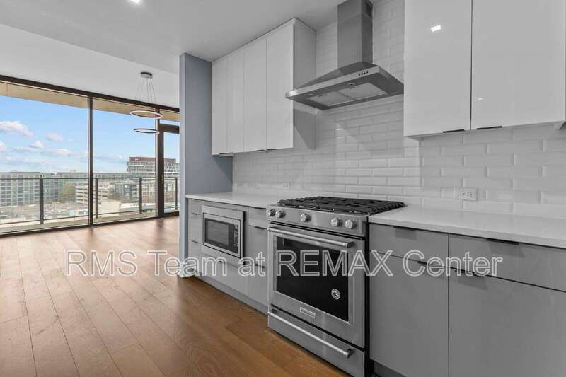 Upscale modern living in W. Midtown's sleekest & tallest High-Rise! property image