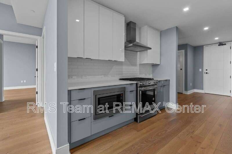 Upscale modern living in W. Midtown's sleekest & tallest High-Rise! property image