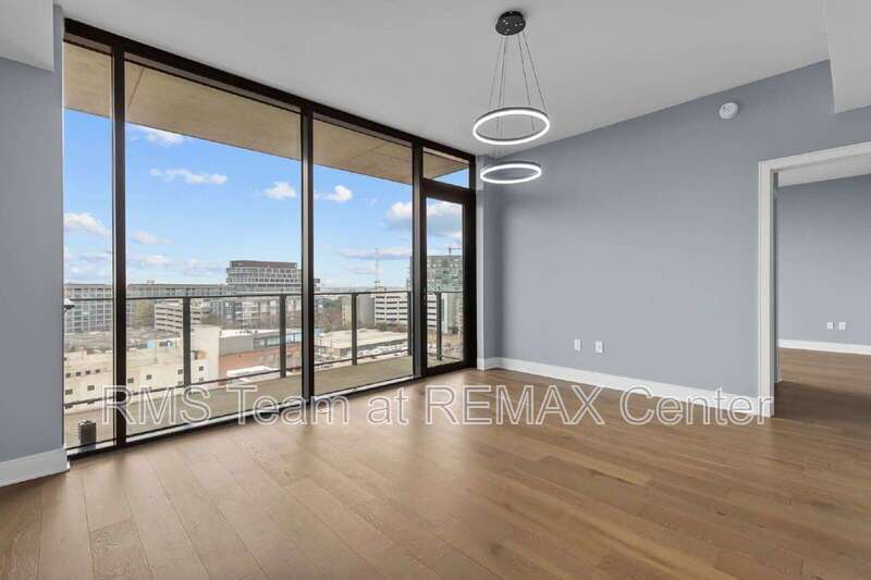 Upscale modern living in W. Midtown's sleekest & tallest High-Rise! property image