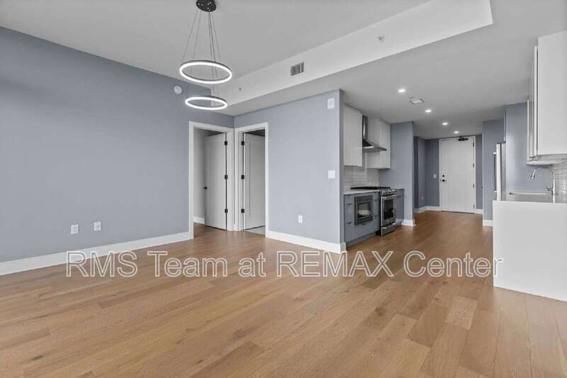 Upscale modern living in W. Midtown's sleekest & tallest High-Rise! property image