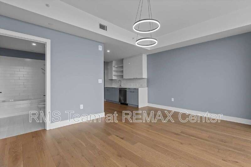 Upscale modern living in W. Midtown's sleekest & tallest High-Rise! property image