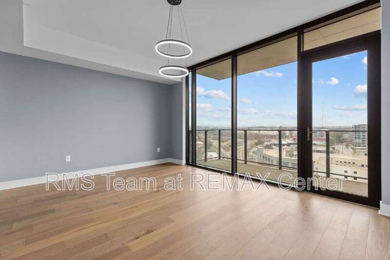 Upscale modern living in W. Midtown's sleekest & tallest High-Rise! property image