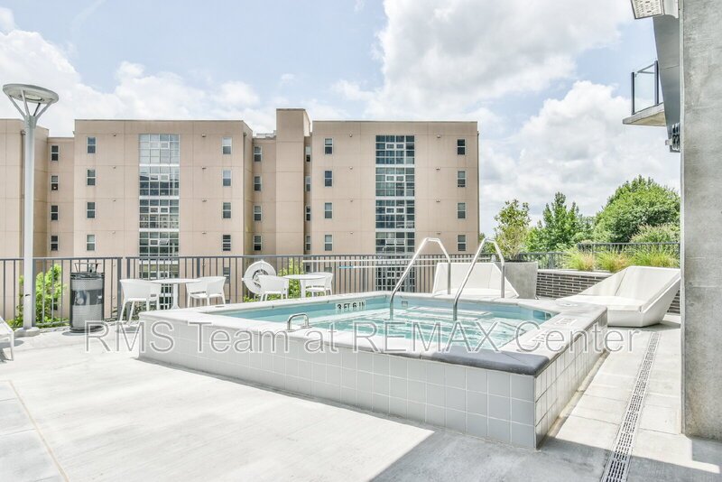 Upscale modern living in W. Midtown's sleekest & tallest High-Rise! property image