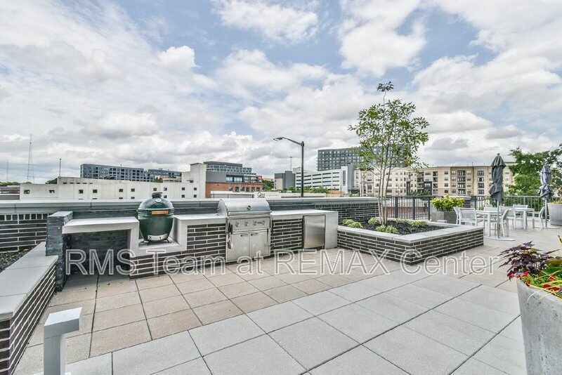 Upscale modern living in W. Midtown's sleekest & tallest High-Rise! property image